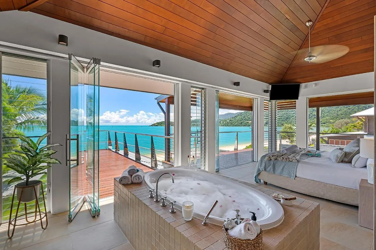 Anusara - Airlie Beach 0*,  Avustralya